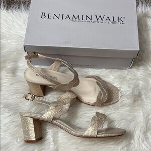 New In Box Benjamin Walk Touch Ups Simone Champagne Glitter Block Heel 10.5 M